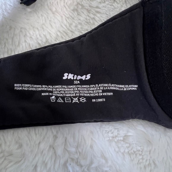 SKIMS Black T-Shirt Bra Underwire Padded Adjustable Straps Size 32A NWOT - Picture 6 of 8